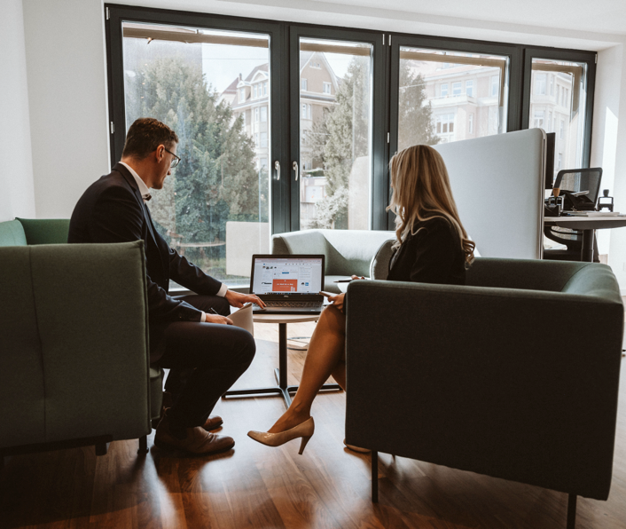 Icon Grafik mit Dreieck im Hintergrund